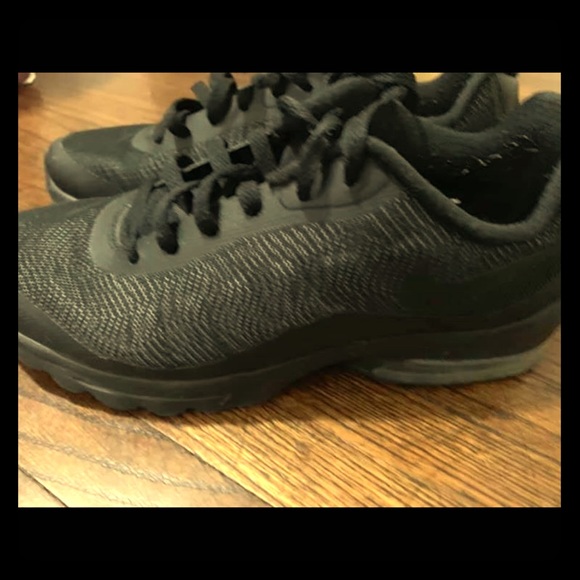 Nike tennis shoes - Picture 1 of 2